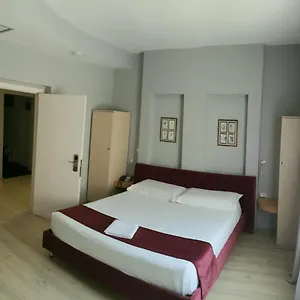 Theranda Boutique Τίρανα